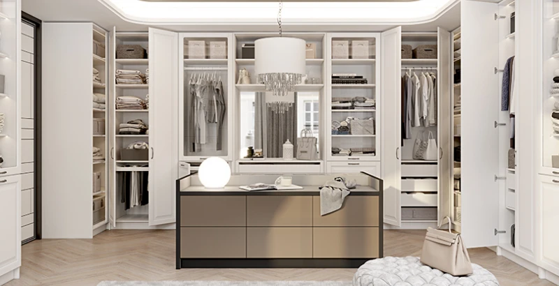 BEGEHBARER KLEIDERSCHRANK 2