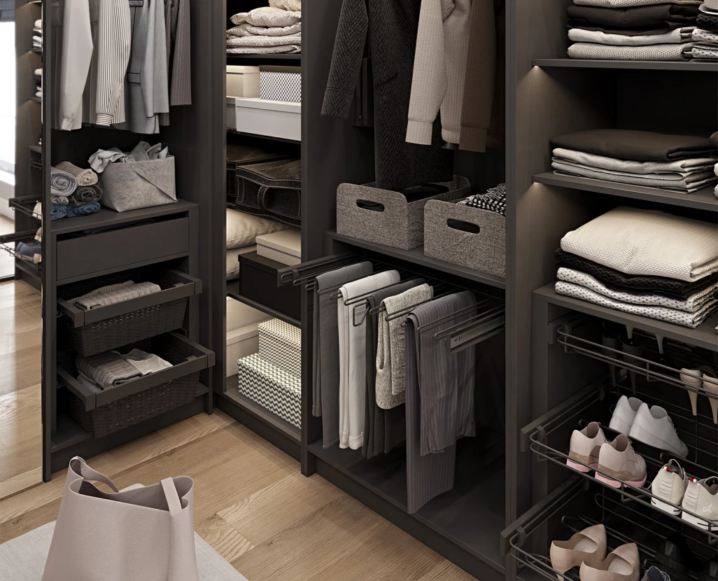 BEGEHBARER KLEIDERSCHRANK 1